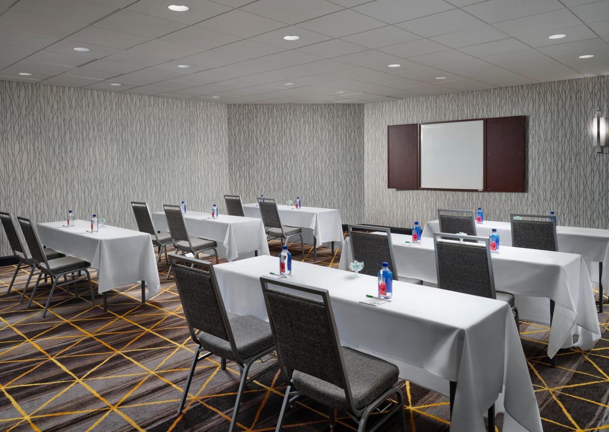 Holiday Inn & Suites Marlborough, An Ihg Hotel Bagian luar foto